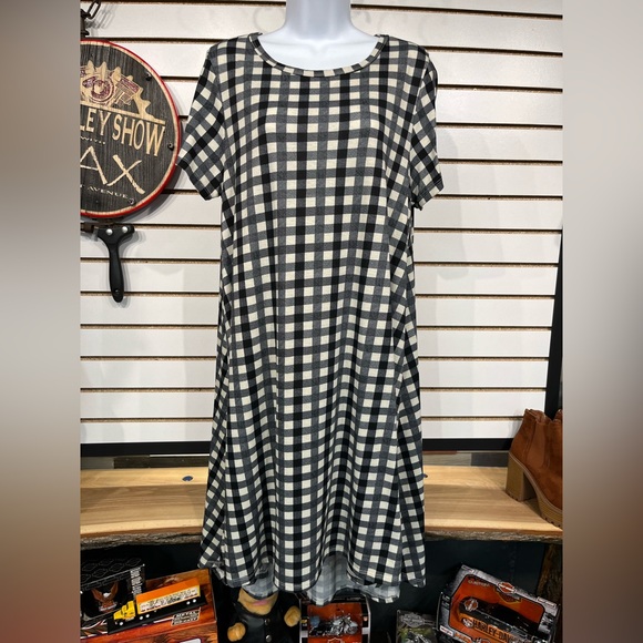 LuLaRoe Carly dress size medium - Picture 2 of 8